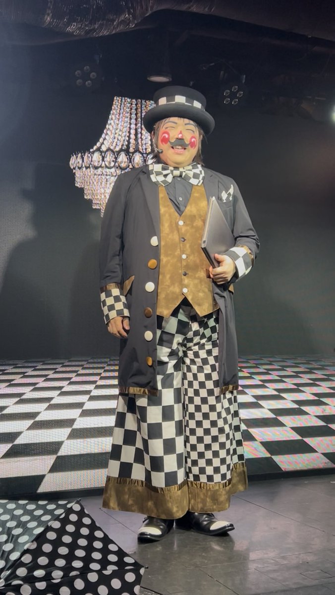 nana490513's tweet image. 六本木の街に「お祭りレストラン」が✨
久しぶりのソムリエさん✨
大好きな演目がいっぱいで
ずっとワクワクしてた✨
そして、ソムリエさんに会えた喜びで
ずっとフワフワしてた気がするw

今日もたくさんの魔法を感じに
さあ参りましょう🪄✨✨✨

2025.6.27
＃魔法使いアキット
＃アキット
＃OSMAND