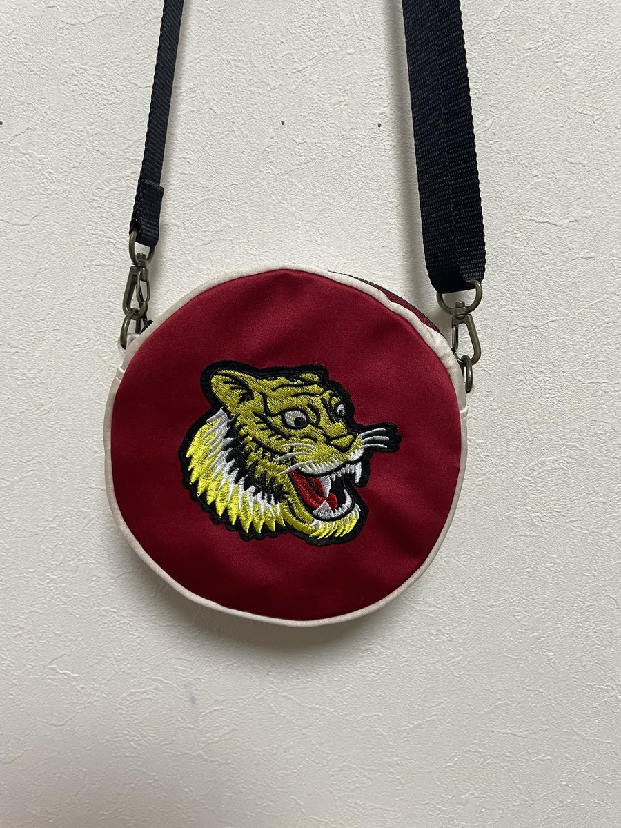 #デザフェス61リポスト 
デザフェス出展します！！

出展名　tantan
ブース番号　J-296.297
出店日　7/5.6両実
<a href="/designfesta/">デザインフェスタ公式</a> 

丸バッグ作ってます
スカジャンの可愛い子達！