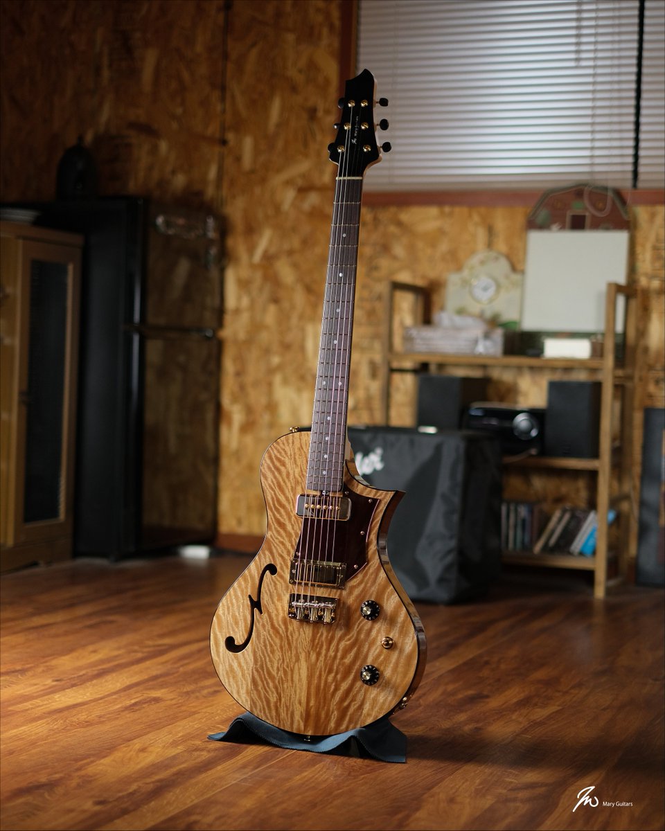 Vispa L Toast-PM EW完成!!
水目桜Top
今回初めて和材を使用しました。
ピックアップは@euphoreal_labさん

#maryguitars