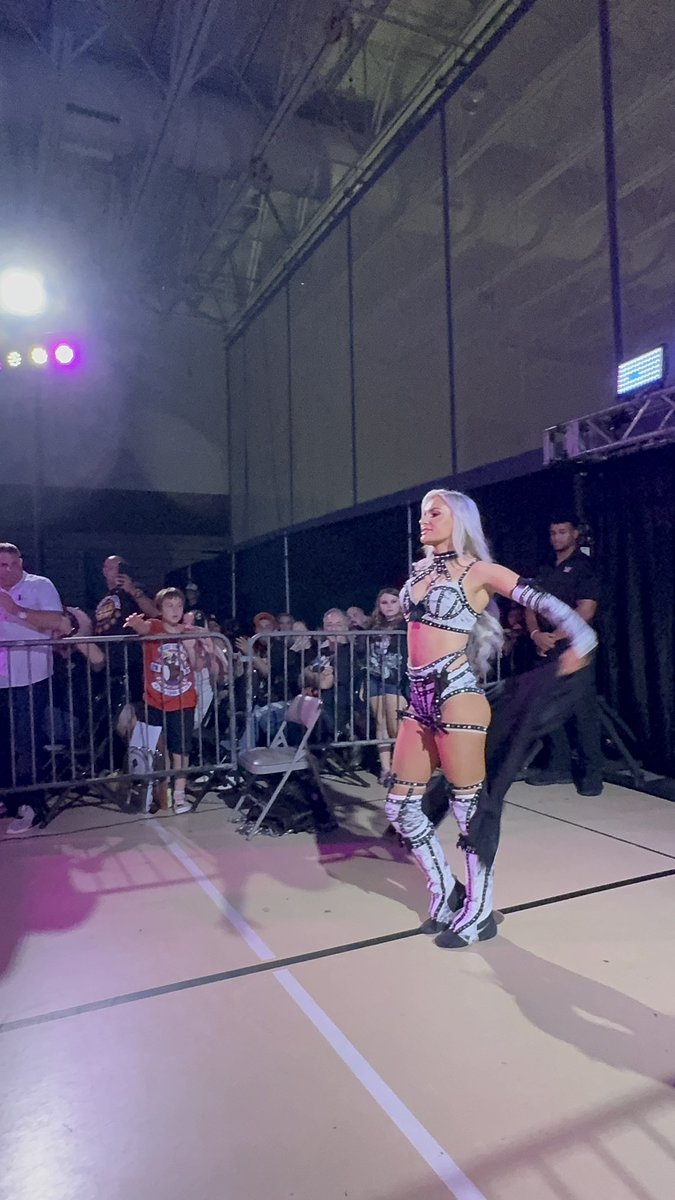 ClutchKidd (@clutchkiddap) on Twitter photo A few more of the amazing in-ring debut of The Glamour! <a href="/BlakeMonroeWWE/">Blake Monroe ♡</a>
#NXTFortPierce #nxt #NXTFtPierce A few more of the amazing in-ring debut of The Glamour! <a href="/BlakeMonroeWWE/">Blake Monroe ♡</a>
#NXTFortPierce #nxt #NXTFtPierce