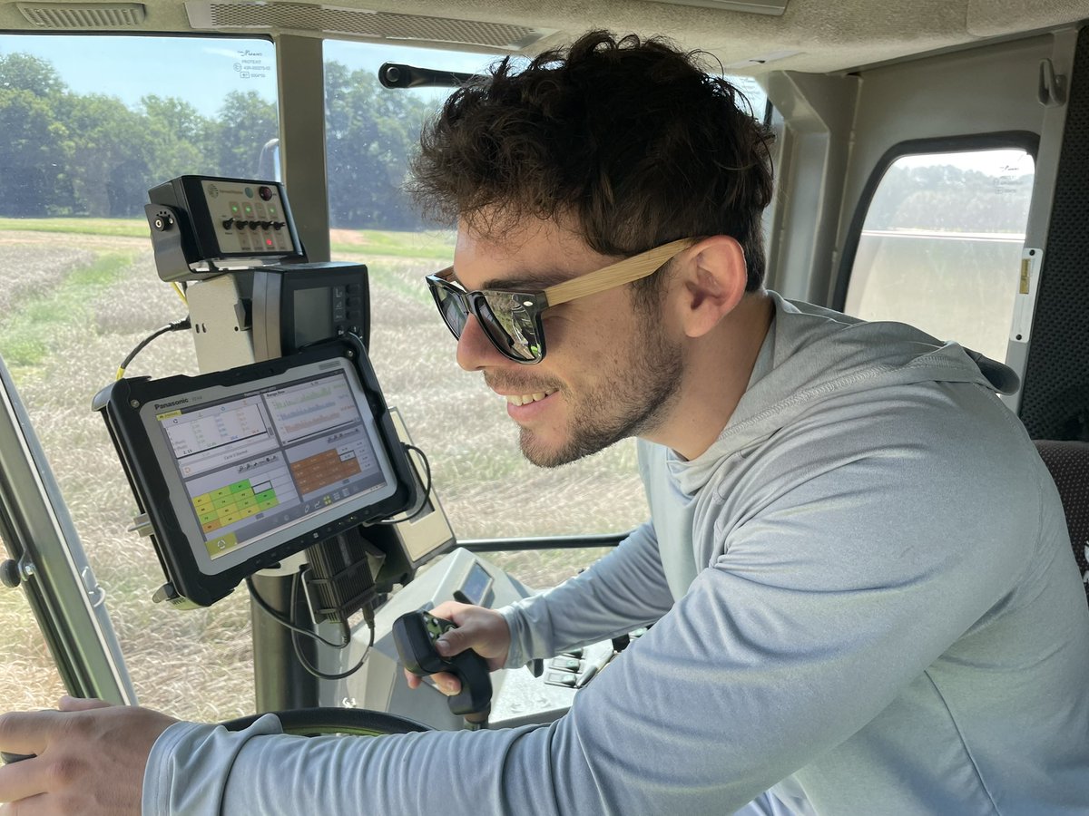 OSU_smallgrains's tweet image. Wheat harvest in full swing today in the OK Panhandle!
🌾 Check out the latest results from harvested locations at wheat.okstate.edu
#WheatHarvest25