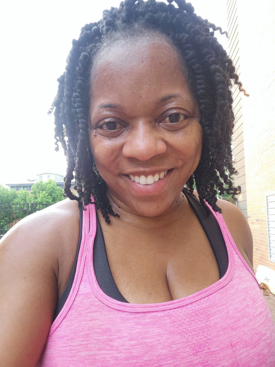 Do you ever look in the mirror and say, dang, you not looking too bad? Yeah, me too. 

There isn't much a little Vitamin D and sweat equity can't help. Today, I needed both. Sunroof, great workout, nice run...I'm weekend ready! #Selfcare #FitLeaders #FLGirl