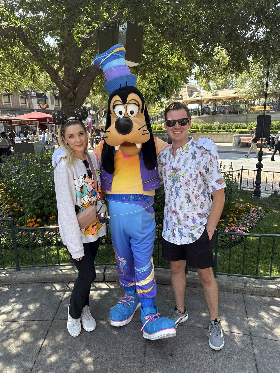 stonecypher_'s tweet image. So excited to be back at Disneyland! ✨