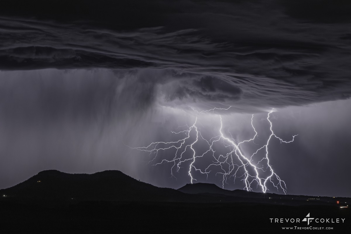 NorthernChase's tweet photo. I stayed up into the early morning hours this morning, and things got CRAZY last night north of Monument, Colorado ⚡
#Colorado #Lightning #StormPhotography #NaturePhotography #MonumentColorado #PalmerDivide #TrevorCokley #VisualStorytelling #ExtremeWeather #cowx https://t.co/84mld2lhS7