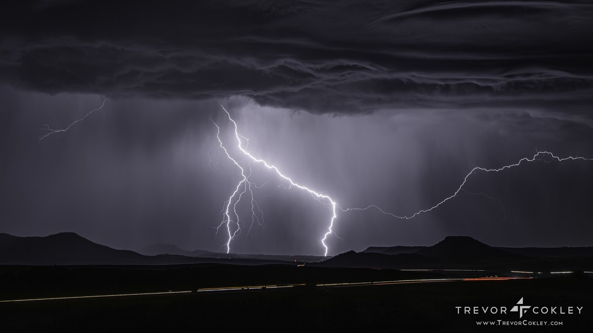 NorthernChase's tweet photo. I stayed up into the early morning hours this morning, and things got CRAZY last night north of Monument, Colorado ⚡
#Colorado #Lightning #StormPhotography #NaturePhotography #MonumentColorado #PalmerDivide #TrevorCokley #VisualStorytelling #ExtremeWeather #cowx https://t.co/84mld2lhS7