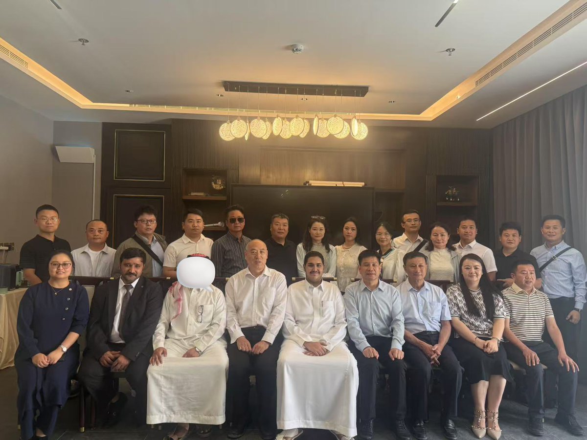 Ali_Vibe1's tweet photo. Had a productive meeting with several factory owners from China. We agreed to maintain strong business relations and collaborate on future trade opportunities between our companies. Exciting times ahead for China–Saudi cooperation!
#BusinessPartnership #ChinaToSaudi #GlobalTrade #FactoryOwners #SaudiBusiness #ForYou #FYP #TradeRelations #BusinessGrowth
