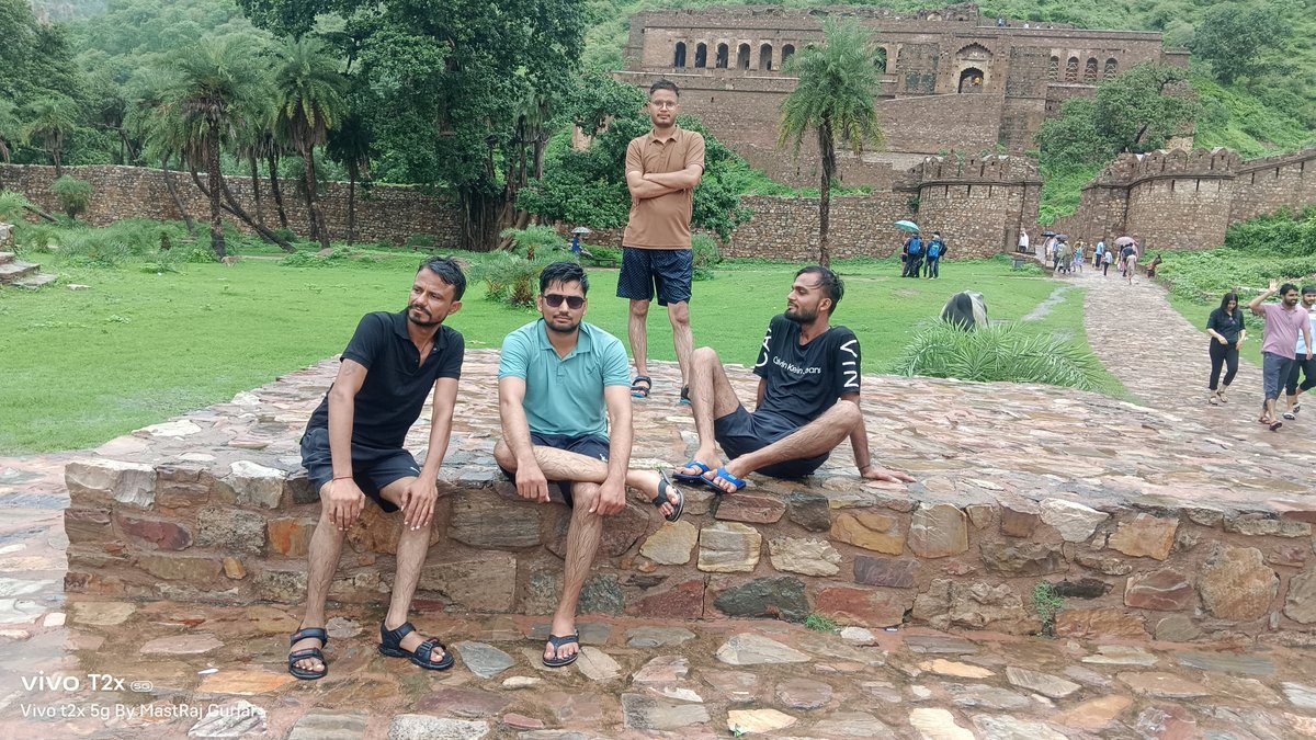 Doston ke saath. Lovely yaadein 💕💕💕💕💕