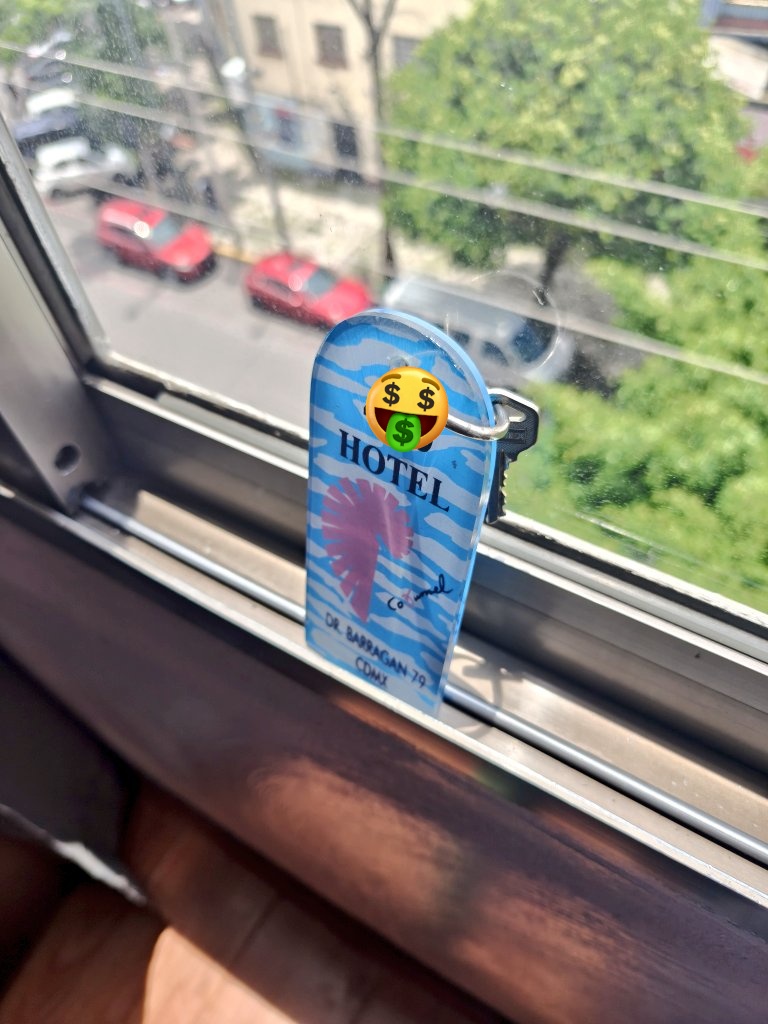 Ya está listo el cuarto.... A las 11 pm empezamos a recibir... Cuántos singles solventes van a ir hoy?