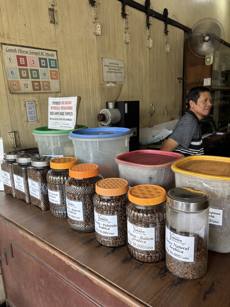 efenerr's tweet photo. Meramaikan yang Sepi : Episode 2

Yohann Coffee Roastery

buka dari 2007 sampai dengan sekarang dengan beragam line-up kopi dari berbagai origin.

tersedia kopi tubruk seharga Rp 10.000,- per cup https://t.co/Ug2dbFwnC7