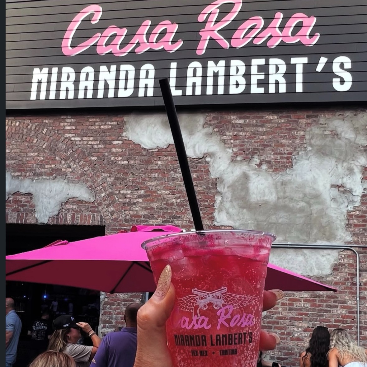 Cheers to the weekend 🥂 celebrate with us in VIP! Book a table and do Broadway the right way at the link in our bio 💖 #CasaRosa #NashvilleNights