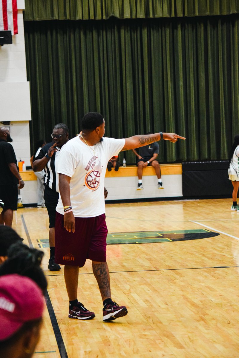 “Behind every fearless player is a fearless coach who refused to let them be anything but the best they can be” #CoachLev #BruinetteBasketball #TheSisterHood