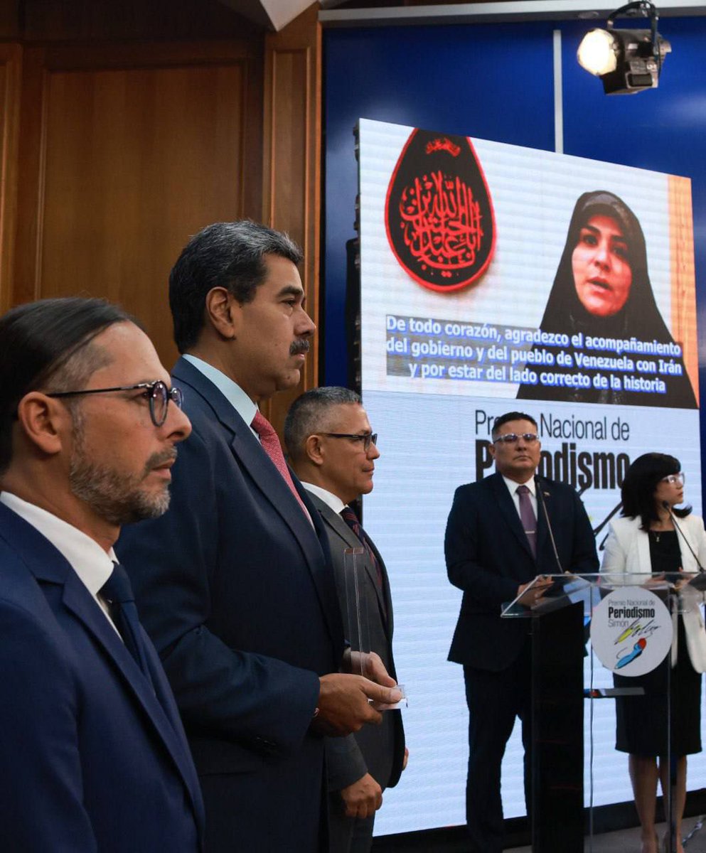 La Periodista Helena Salcedo
recibió el Premio Nacional de Periodismo Simón Bolívar y al recibirlo rindió homenaje a la dignidad de más de 200 periodistas que han sido asesinados por difundir la verdad sobre el genocidio perpetrado en Gaza por Israel
#FuerzaDeTareaAndes2025 #CHCh