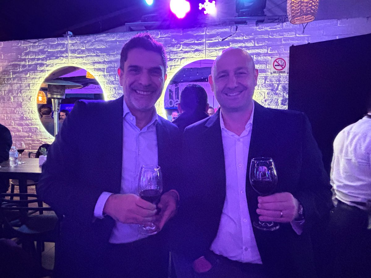 InfochannelMX's tweet image. #Galería | @epson celebró el logro de alcanzar los 100 millones de unidades vendidas de 🖨️#impresoras #ecotank en el mundo 🌏, con #mayoristasTI y #distribuidores #TIC.