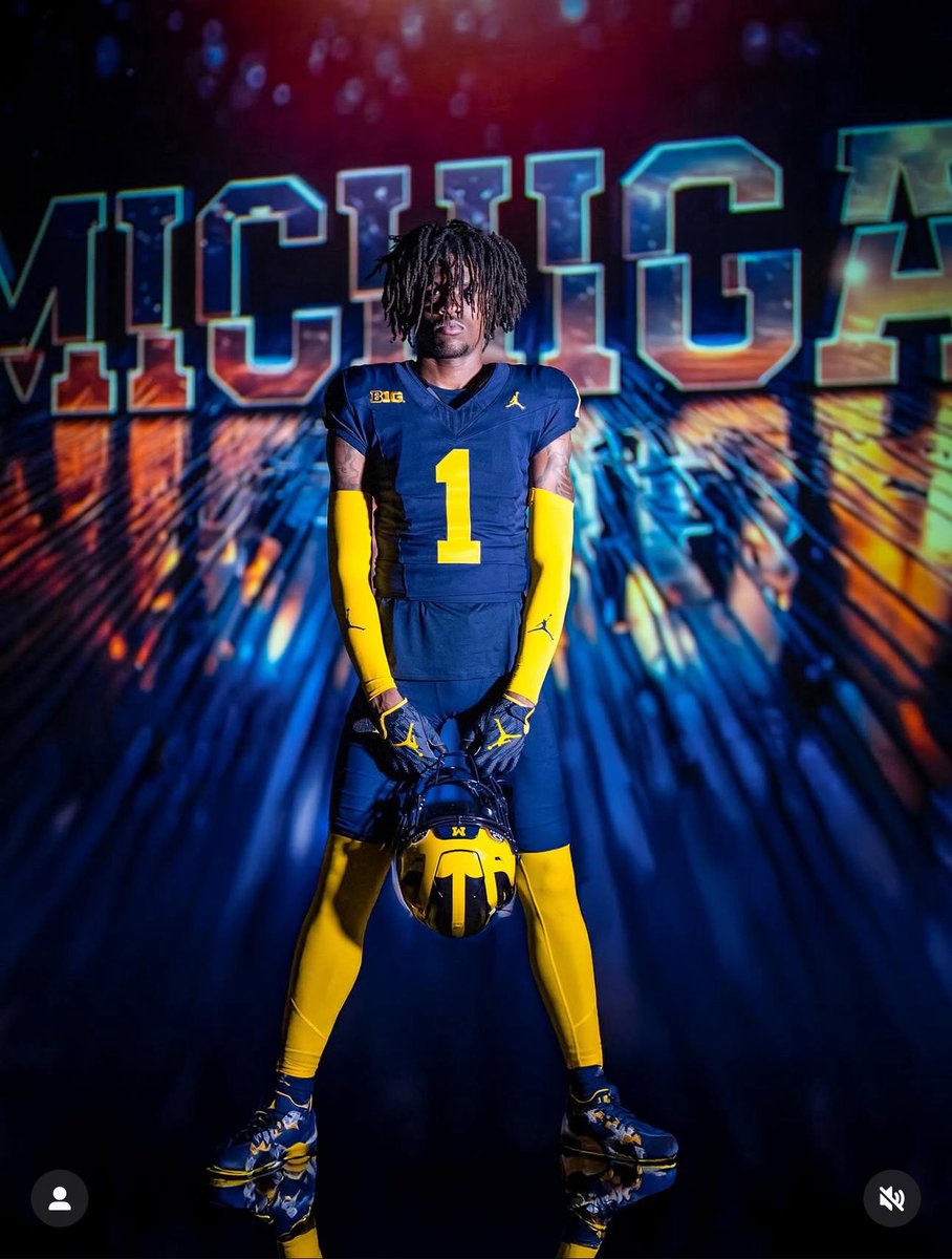 michcoverage's tweet image. Per Sam Webb: Dusty May joined the recruitment of Five-Star WR Calvin Russell on his OV last weekend. 

He reportedly also wants to basketball in college along with football 👀

Would love to see a two-sport athlete cooking for Michigan 〽️
