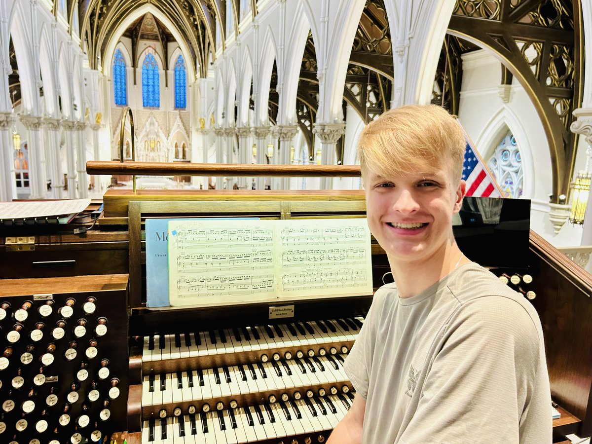 Cathedral of the Holy Cross tweet media