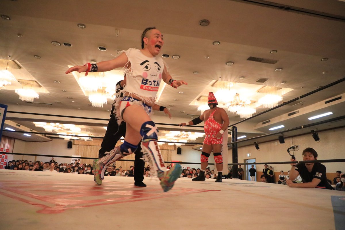 📢今晩20:00～一般公開✨
🌟STAR LIGHT NARU 初登場🌟
youtu.be/BlYSgg9H1qs

＜3WAYマッチ＞
阿蘇山 vs ばってん×ぶらぶら vs STAR LIGHT NARU

▶︎2025年6月21日(土)
さつき会PRESENTS『鹿屋を元気にすっど！』ホテルさつき苑 1階大ホール

#鹿屋 #九州プロレス #qpro