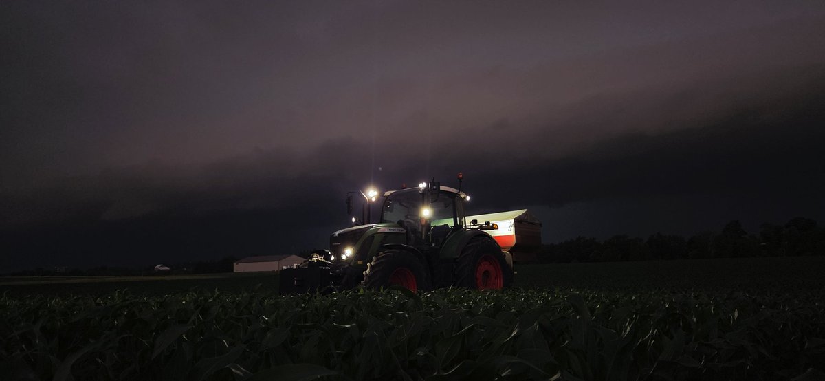 Got 2" in 30 minutes time...right after I finished top dressing corn 🤦