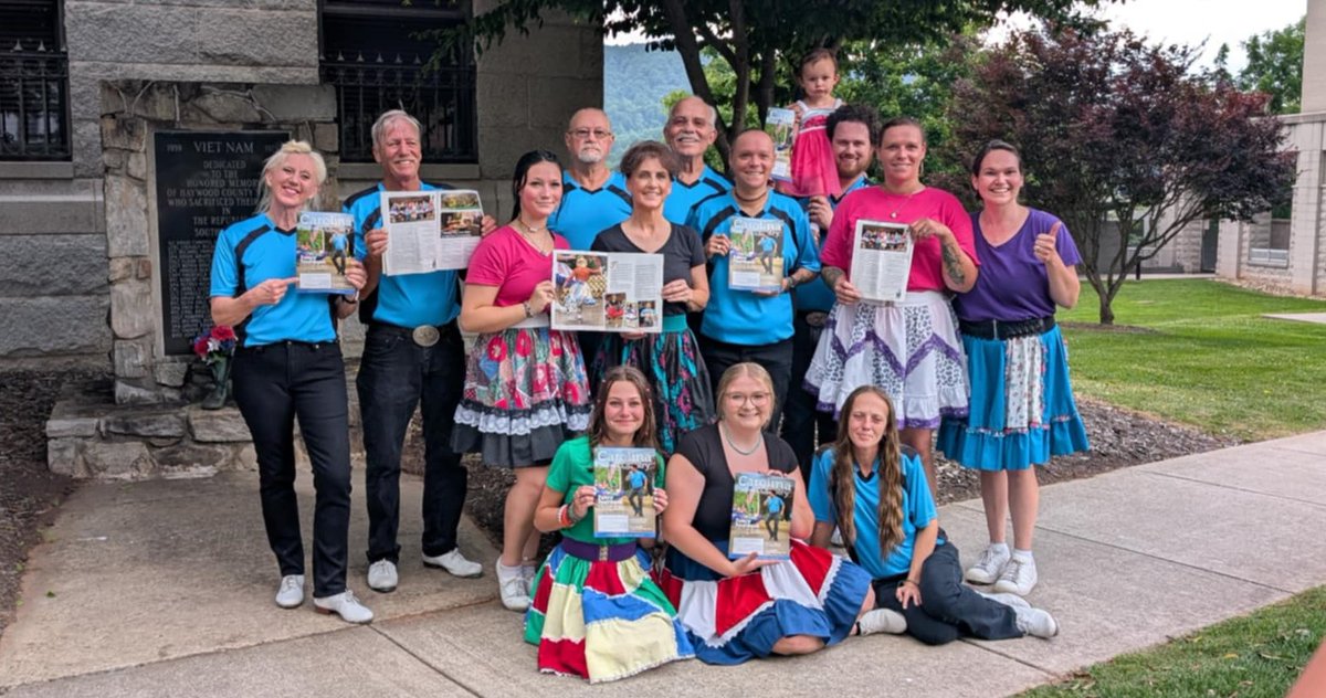 Jcreekcloggers's tweet image. Zeb and the @Jcreekcloggers finding out they made the @CarolinaCountry Magazine. #magazinepublic