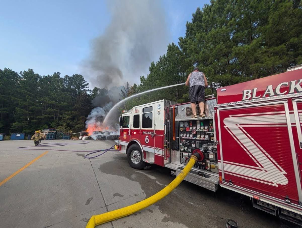 Blackstonevfd's tweet photo. A reminder that all fire department agencies in the county are always accepting applications for new members! We will include a link below to submit a application to Blackstone Volunteer Fire Department! 

https://t.co/n0estxnFot https://t.co/yfBaNPYlIP
