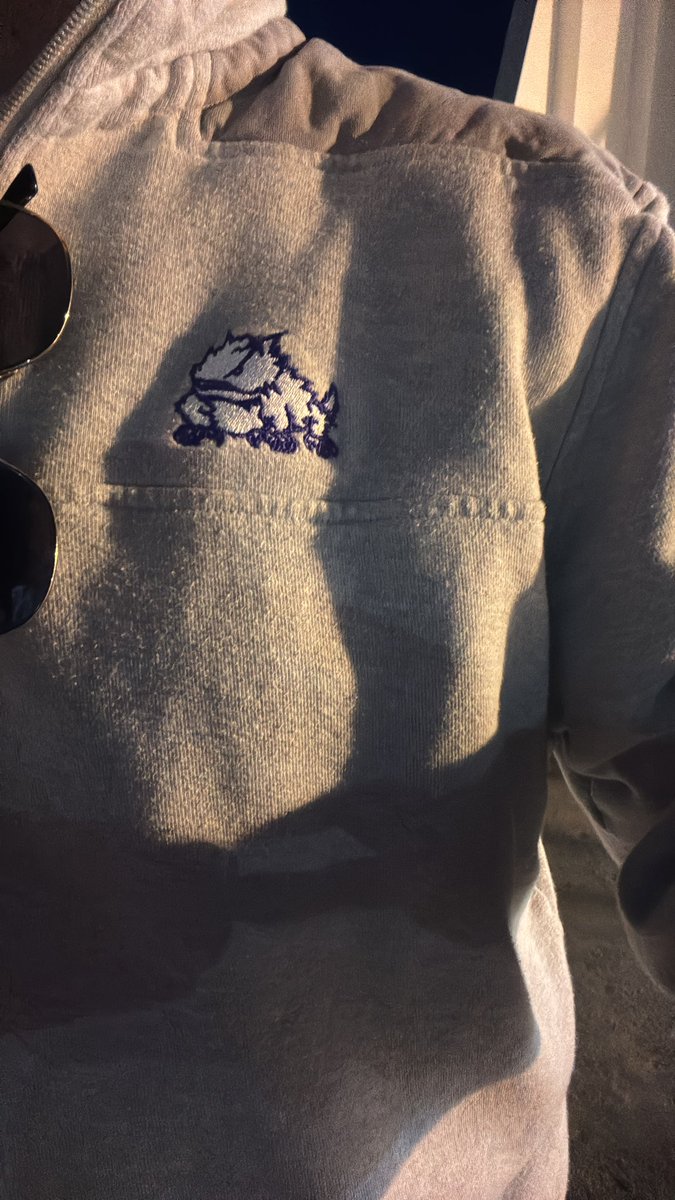 DoofusMcNoofus's tweet photo. @MikeK12345 @on3 @AP @TCUFootball @MaxDuggan_10 Wearing that horny frog as we speak in their honor #SonnySideUp #RiffRamBahZoo https://t.co/2pwULGjFDq