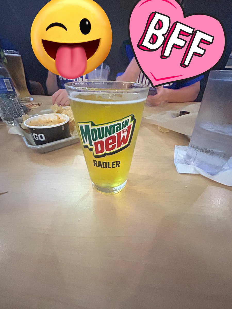 banddogg3's tweet photo. Fine dining. #bdubs https://t.co/eWK0XWMtpD