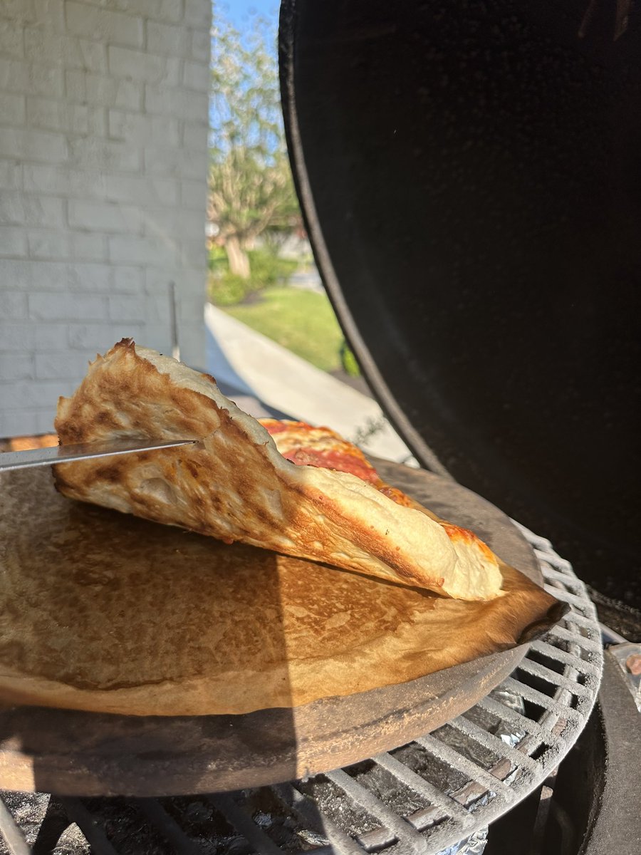 gmorton512's tweet photo. Pizza night on Big Green Egg #biggreenegg with daughter’s homemade sourdough crust.  #perfectcrust https://t.co/2CneZMFVOO