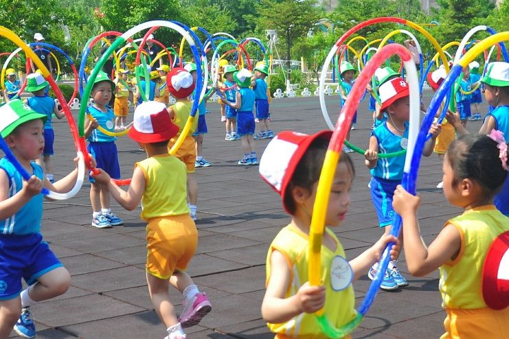 #NorthKorea's market rice cake sellers were thrilled as their products flew off the shelves due to high demand for International Children’s Day. #dprk buff.ly/I0pcUqm
