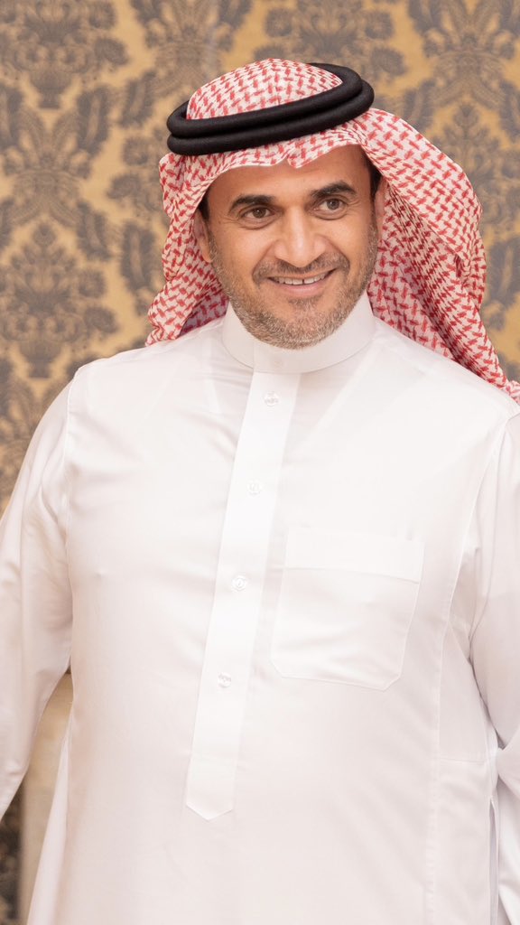 #خالد_البلطان
خبرت لي رجلٍ يسبونه الناس
ابعرف العالم وراها تسبه

ولقيت له في قمة المجد مجلاس
يعطي العطا ومكملٍ حق ربه

اهل الحسد لا غاظهم طيّب الراس
عجزوا به وسبوه من دون سبه .