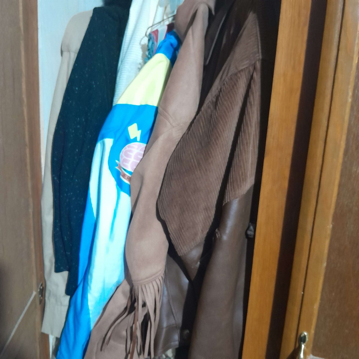 I saw that photo with the Aoba jacket with the monochrome clothes and I went to see mine and... Aoba keeping his jacket with Mink's jackets I guess