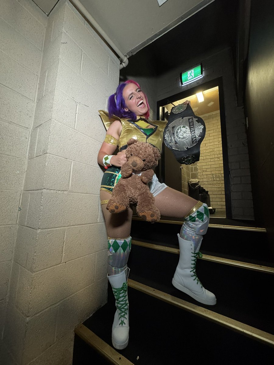 Go go Backslide Girlz!

Everyone look at my new gearrrrrr

#ANDSTILL