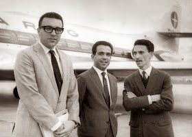 Aos 90 anos, nos deixa Ruy Carlos Ostermann — o Professor. Com sua voz marcante, comentou o futebol com inteligência, perspicácia e força. Ensinou gerações de gaúchos através das ondas do rádio, traduzindo o jogo com alma e conteúdo. Mais que um comunicador, foi um mestre da