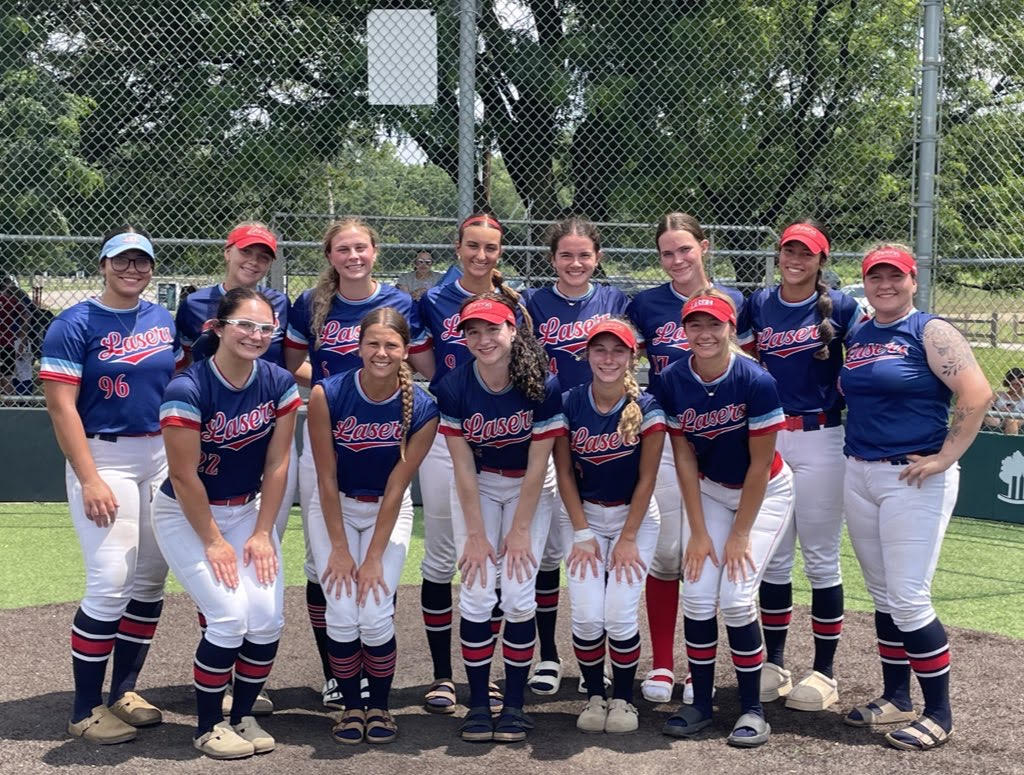 LasersScarlet07's tweet image. Great to have the whole gang together today!  Started the weekend 2-0, let&apos;s keep it rolling!