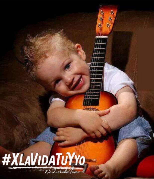 Escobar88 (@duniaescobar72) on Twitter photo Juntos fuimos raíces al viento,
hojas verdes del mismo árbol,
tú, mi norte, mi firme acento,
mi refugio contra el fracaso.
#XLaVidaTuYYo <a href="/DeZurdaTeam_/">DeZurdaTeam 📳</a>
<a href="/Latido_Izquierd/">Latido Izquierdo</a> Juntos fuimos raíces al viento,
hojas verdes del mismo árbol,
tú, mi norte, mi firme acento,
mi refugio contra el fracaso.
#XLaVidaTuYYo <a href="/DeZurdaTeam_/">DeZurdaTeam 📳</a>
<a href="/Latido_Izquierd/">Latido Izquierdo</a>