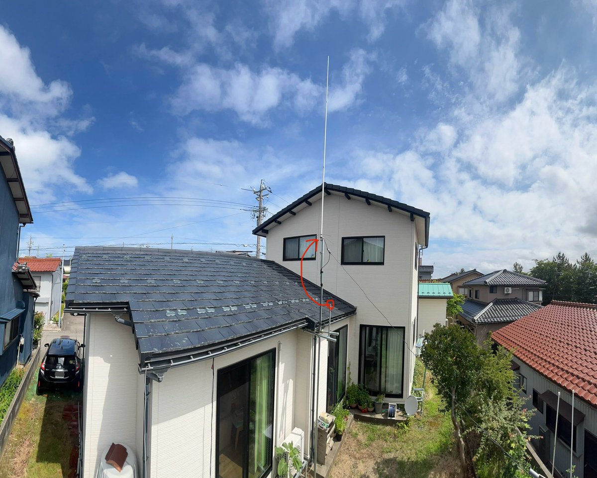 labdendenmushi's tweet photo. こんにちは。
早朝からメンテナンスで停波でしたが無事に目的を終了、24時間稼働を再開しました。今回は3段GPの給電点を2mほど上げ、家屋2階の屋根からなるべく頭(2段分くらい)が出るようにしてみました。お試しください。
#JH9ZAP
#かほくうちなだデジピーター
#CH8 438.83MHz https://t.co/IXs8AmJriU