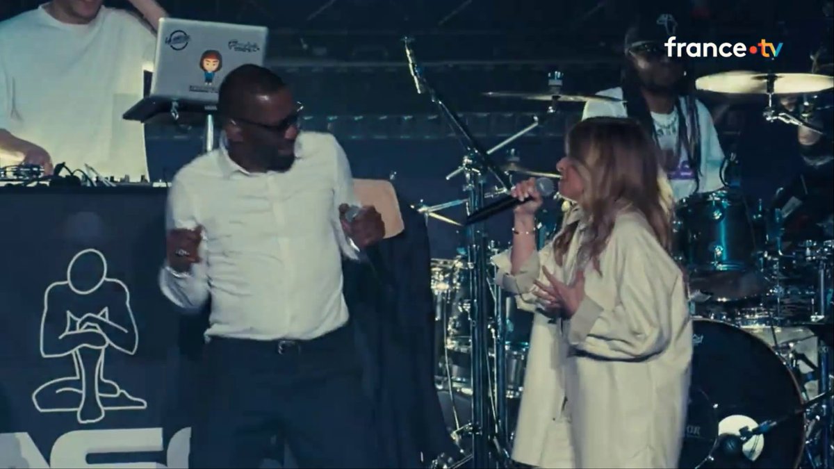 #Lesamis Vous voulez (re)voir le super duo de notre belle <a href="/juliezenattioff/">Julie Zenatti</a> et de <a href="/passi_issap/">Passi</a> sur le remix de #jezappeetjematte dans <a href="/carteblanche/">carteblache</a>  à #Passi ?? :)
Retrouvez le en #replay à ce lien !! ♥
-> jzenatti.forumactif.com/t8552-carte-bl…
bon kiff à tous !