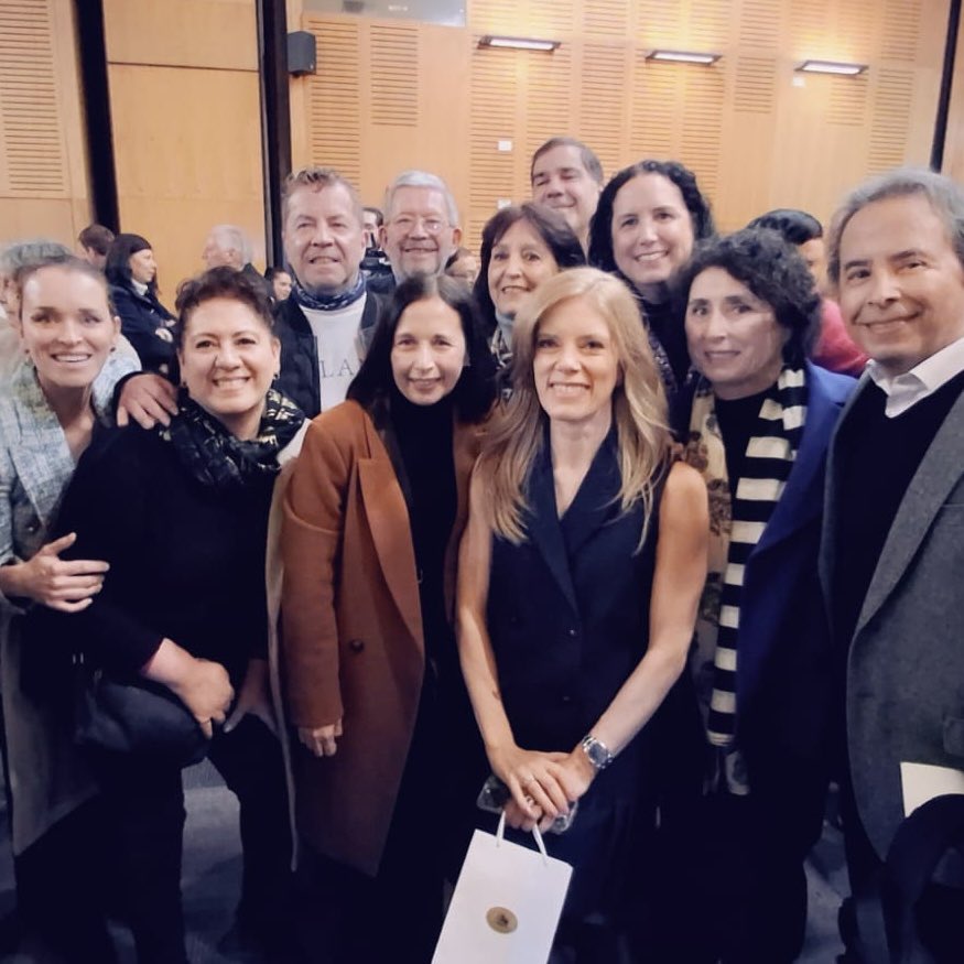 Fuimos muchos los que quisimos estar en el merecido homenaje a Mónica Rincón, Premio Lenka Franulic 2024. Nos conocimos en TVN y nos reencontramos en CNN. Tremenda periodista y aún mejor persona. Un premio de las mujeres periodistas.
