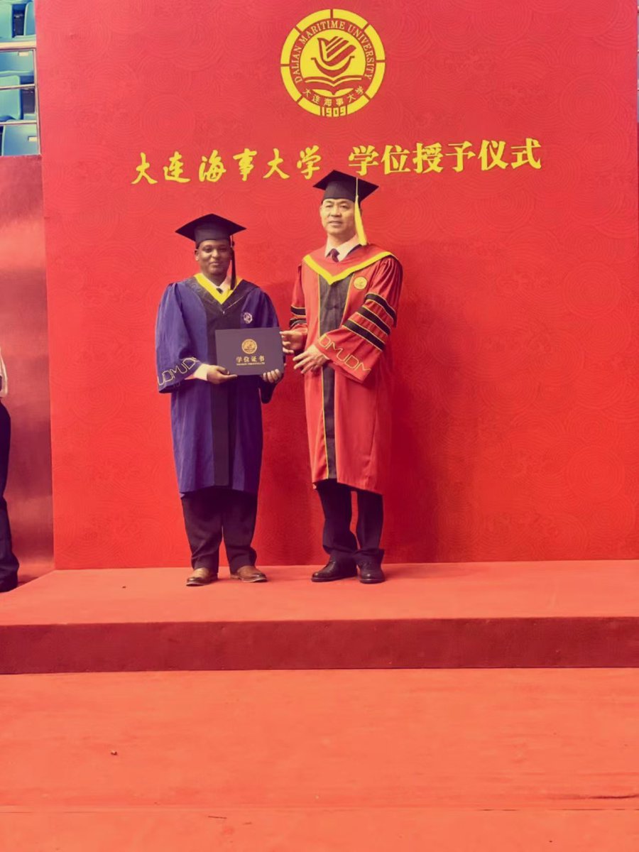 DSiC2017's tweet image. Congratulations to Abdourazak Ali Ahmed on earning his Master's degree in Marine Engineering from Dalian Maritime University!
As the first from our country to tackle microplastic removal via electric fields & microfluidics, his CSC-funded research marks a major milestone.