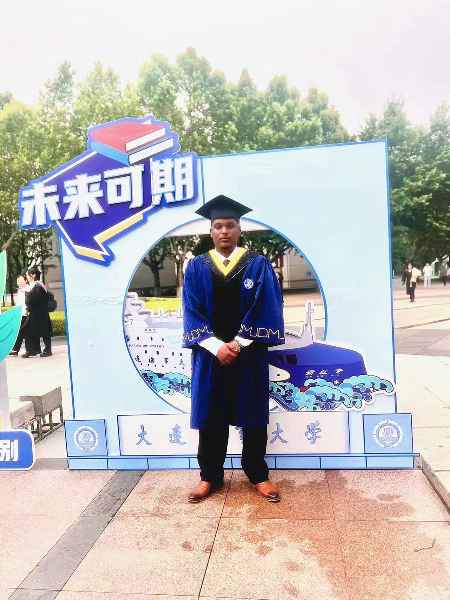 DSiC2017's tweet image. Congratulations to Abdourazak Ali Ahmed on earning his Master's degree in Marine Engineering from Dalian Maritime University!
As the first from our country to tackle microplastic removal via electric fields & microfluidics, his CSC-funded research marks a major milestone.