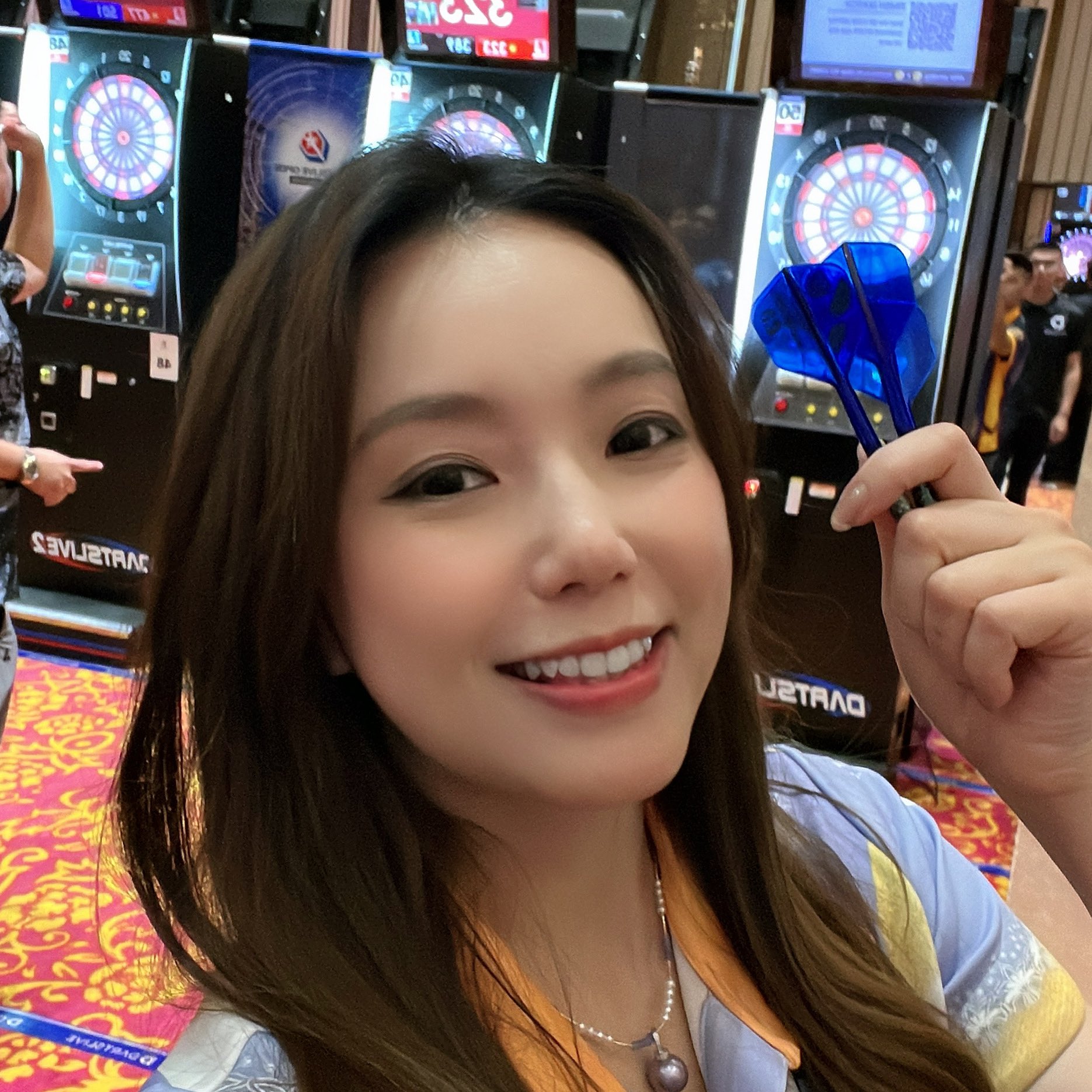 Amazon.co.jp: キャシーリョン選手 ダーツライブカードサイン