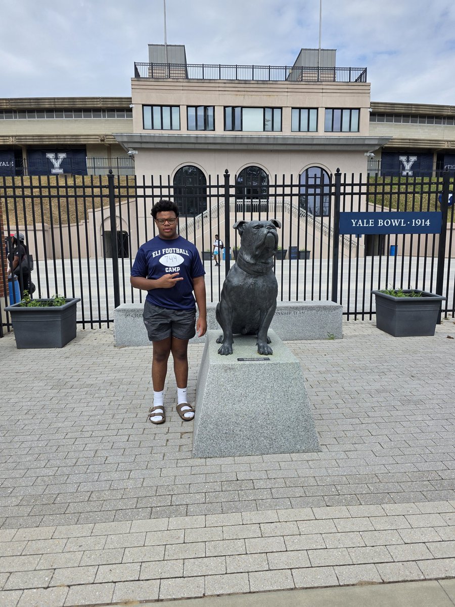 Robert Evans-Swift (@2027robertevans) on Twitter photo Grateful for the opportunity to be at <a href="/yalefootball/">Yale Football</a> camp today. I appreciated hearing important things from current players on the team. I learned a lot. Thank you for the feedback <a href="/CoachJanecek/">Tim Janecek</a>, and I look forward to being back. <a href="/Coach_AMatt/">Aaron Matthews</a> <a href="/Coach_Moore5/">Tyler Moore</a> <a href="/CoachSteamroll/">Coach Brian Thompson</a> Grateful for the opportunity to be at <a href="/yalefootball/">Yale Football</a> camp today. I appreciated hearing important things from current players on the team. I learned a lot. Thank you for the feedback <a href="/CoachJanecek/">Tim Janecek</a>, and I look forward to being back. <a href="/Coach_AMatt/">Aaron Matthews</a> <a href="/Coach_Moore5/">Tyler Moore</a> <a href="/CoachSteamroll/">Coach Brian Thompson</a>