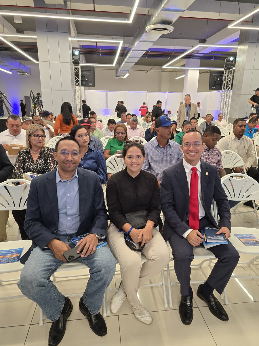 Rodriguez_Olmos's tweet image. Gracias a un gran equipo de trabajos fuimos premiados entre los 5 mejores proyectos del 2025 por AND #LíderLocal2025 🇵🇦
#ParqueLefevre #RodyRodriguez