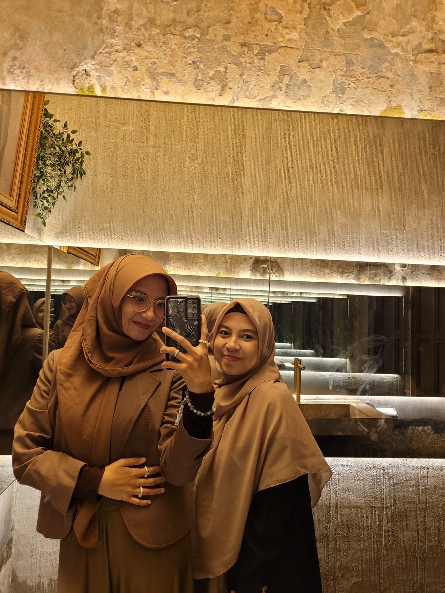 meisyapuspita's tweet image. 📍two.days coffee
accidentally had brown day with my luv @FNIsland 👀🤎✨