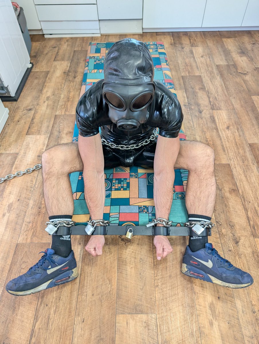 I had <a href="/BondageslaveDE/">BondageslaveDE 🏳️‍🌈 🔜 Easter Berlin</a> in rubber and locked in metal stockade 😈🔐⛓️
A very happy boy.