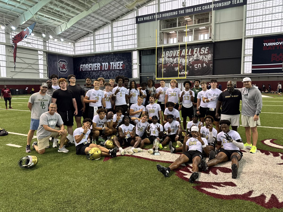ClaryGrayson's tweet image. Super thankful to my parents and my coaches for making the last three weeks happen. 13 camps, summer camp with my youth group, and scholarship offers from so many amazing schools. I am more hungry than ever. Let’s go do work @RabunGapEagles ! #built4ships 🦅 @coachdtwhite…