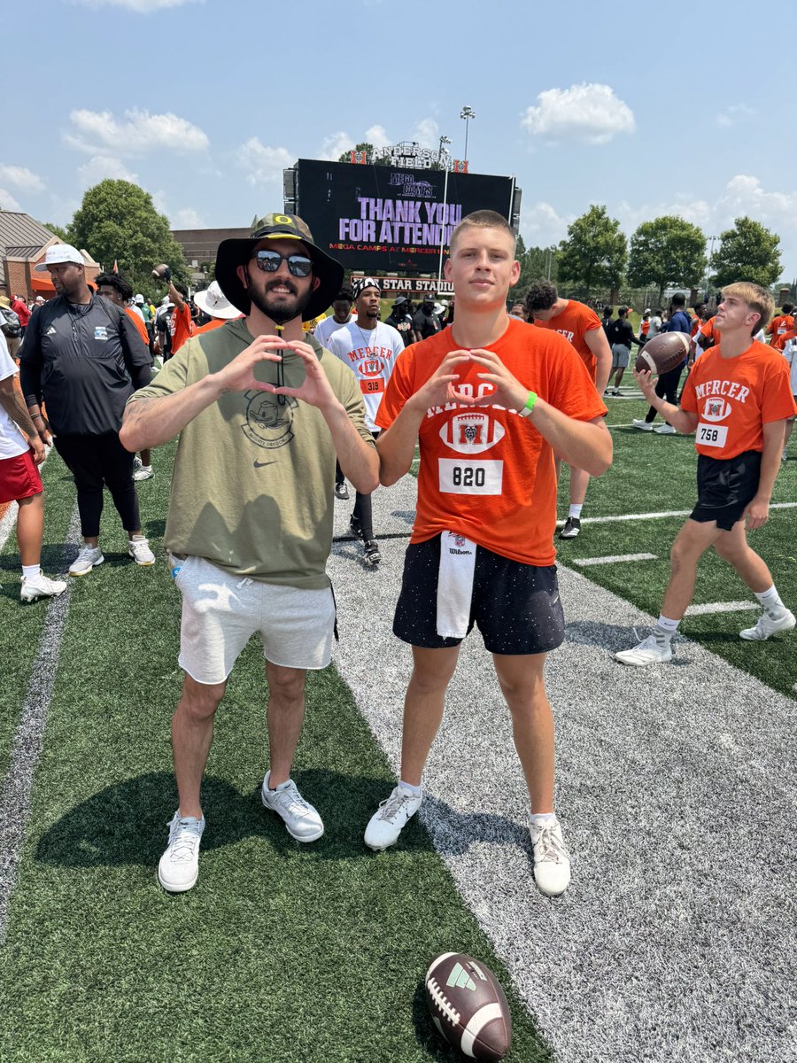 ClaryGrayson's tweet image. Super thankful to my parents and my coaches for making the last three weeks happen. 13 camps, summer camp with my youth group, and scholarship offers from so many amazing schools. I am more hungry than ever. Let’s go do work @RabunGapEagles ! #built4ships 🦅 @coachdtwhite…