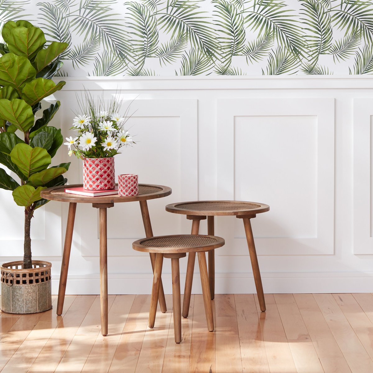 HomeDecorKingdm's tweet image. Create a serene and stylish corner with these beautiful nesting tables! Perfect for displaying plants, books, or a fresh bouquet. Love how they complement the palm leaf wallpaper! 🌴📚💐

homedecorkingdom.com/products/view/…

HomeDecorKingdom.com

#HomeDecor #NestingTables #InteriorDesign…