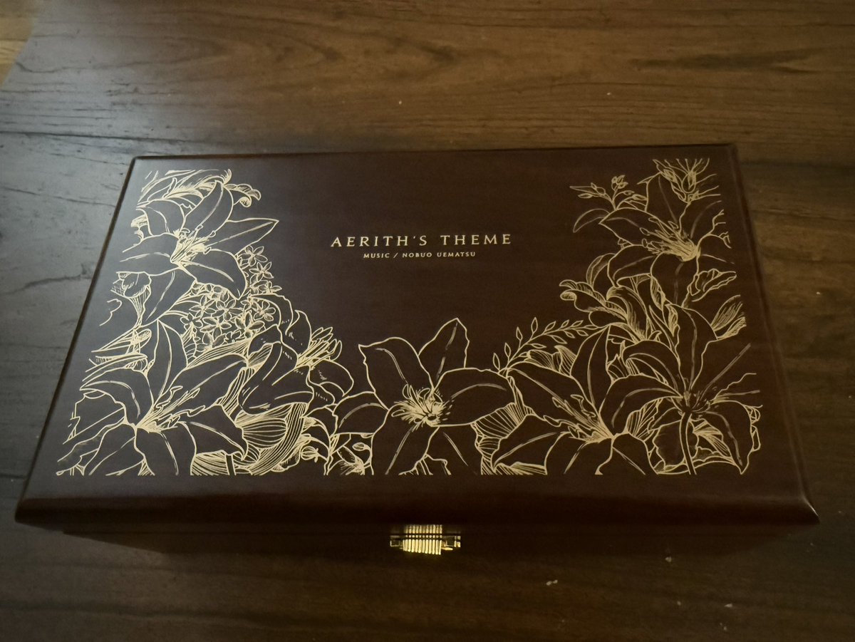 Delriach's tweet image. I can’t believe I actually have the Aerith music box. It’s so beautiful 😭😭😭