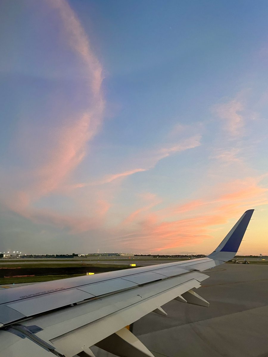 every once in a while your flight out of ORD will be delayed just the right amount for u to catch the sunset and make u homesick for chicago before u even take off 💯