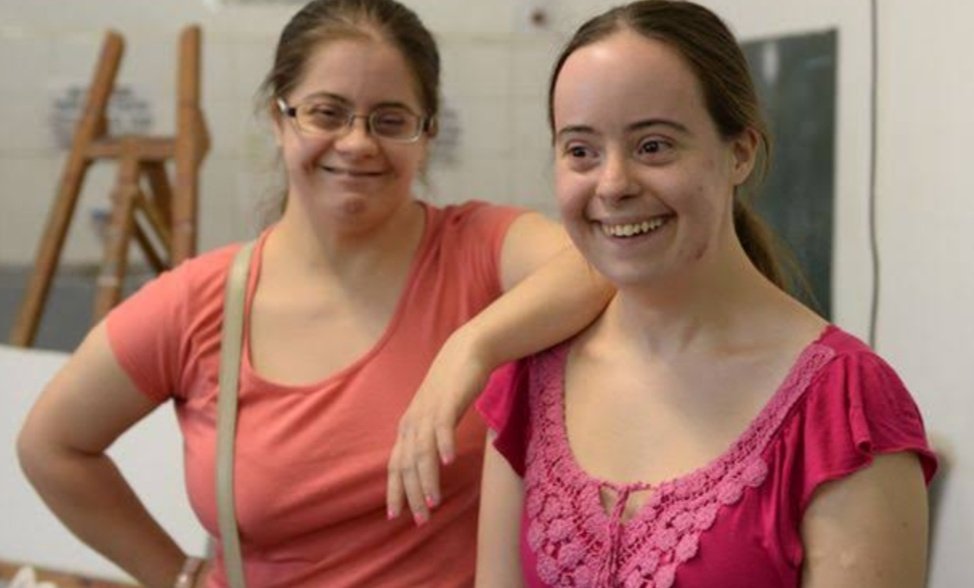 La Ángeles Canela y la Yunuen uniéndose como hermanas para acabar al Chencho.
