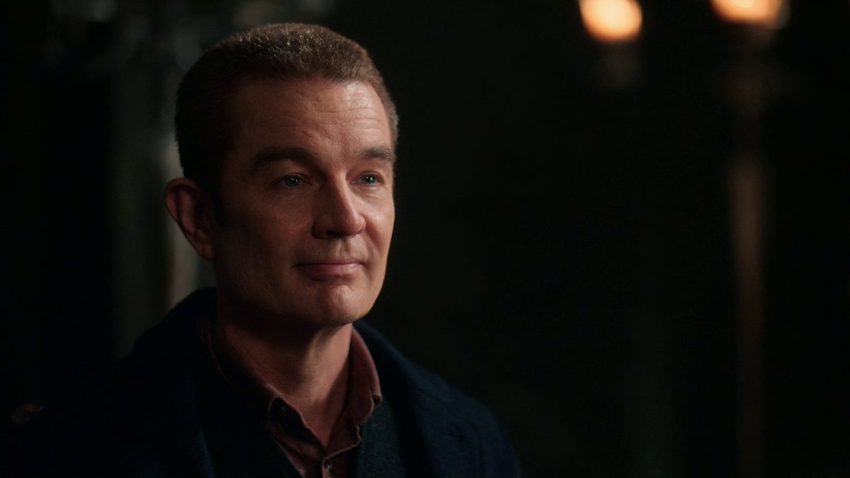 jamie_marsters's tweet photo. Pics of the Day: Smug, smirky James Marsters breaking out the ol' negotiating skills... in The Order 2.5 "The Commons" 

@JamesMarstersOf #JamesMarsters #TheOrder #YouHaveToViewTheseInHQ #ToFULLYAppreciateThe #Smug #Smirkiness #OtherwiseHeJustLooks #KindaAdorable #FaceMAGIC https://t.co/LVaKaRLBNf